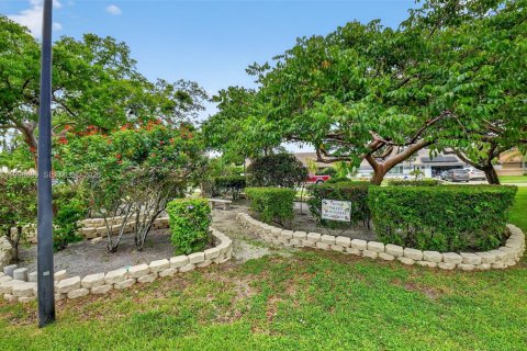 House in Boynton Beach, Florida 3 bedrooms, 215.25 sq.m. № 2060892 - photo 21