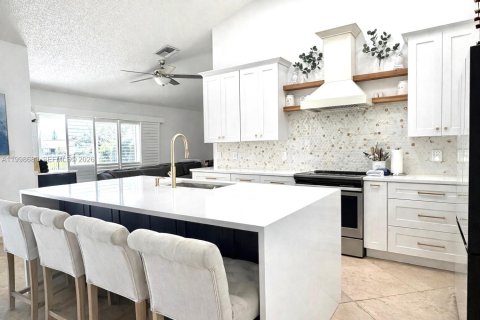 House in Boynton Beach, Florida 3 bedrooms, 215.25 sq.m. № 2060892 - photo 3