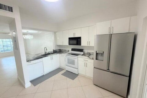Touwnhouse à louer à Margate, Floride: 2 chambres, 108.7 m2 № 2409558 - photo 4