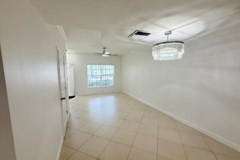 Touwnhouse à louer à Margate, Floride: 2 chambres, 108.7 m2 № 2409558 - photo 8