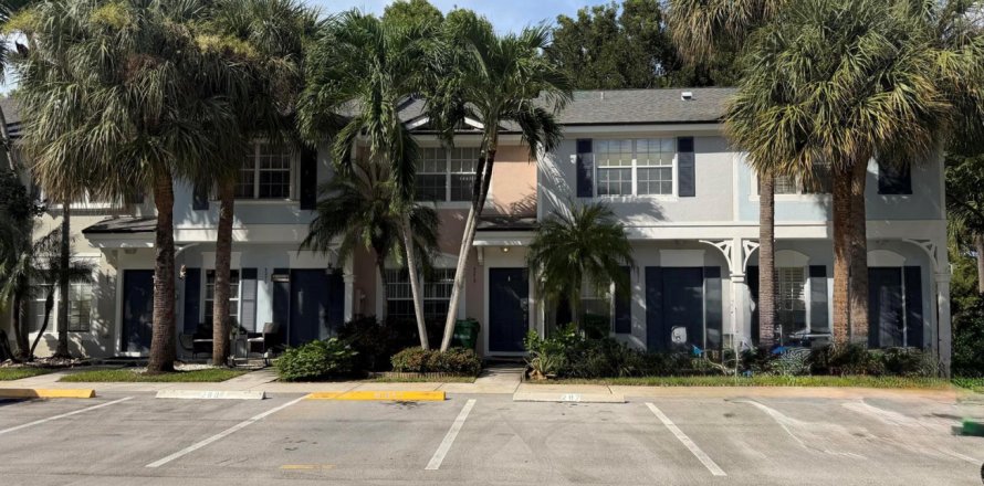Touwnhouse à Margate, Floride 2 chambres, 108.7 m2 № 2409558
