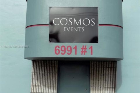 Коммерческая недвижимость в Медли, Флорида № 2053519