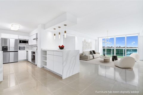 Condo in Miami Beach, Florida, 2 bedrooms  № 1979003 - photo 1