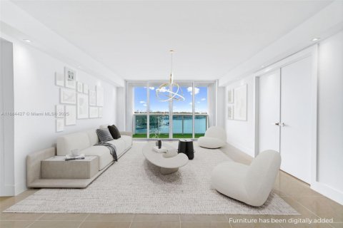 Condo in Miami Beach, Florida, 2 bedrooms  № 1979003 - photo 12