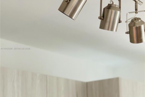 Apartment in Miami, Florida № 2002680 - photo 4