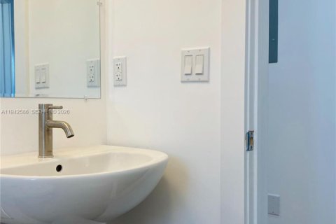 Apartment in Miami, Florida № 2002680 - photo 11