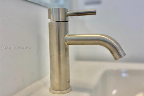 Apartment in Miami, Florida № 2002680 - photo 12