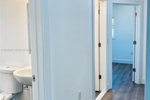 Apartment in Miami, Florida № 2002680 - photo 9