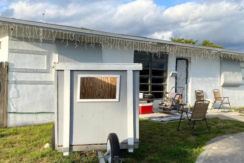 House in West Park, Florida 3 bedrooms, 115.38 sq.m. № 1100856 - photo 1