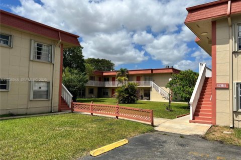 Condo in Miami, Florida, 2 bedrooms  № 1994817 - photo 2