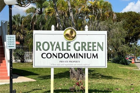 Condo in Miami, Florida, 2 bedrooms  № 1994817 - photo 1