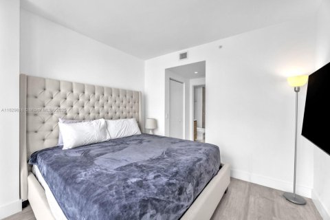 Condo in Miami, Florida, 1 bedroom  № 1961223 - photo 16