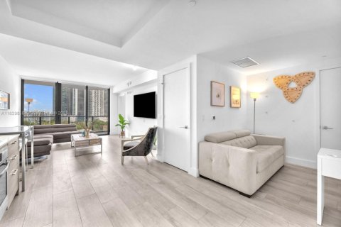 Condo in Miami, Florida, 1 bedroom  № 1961223 - photo 14