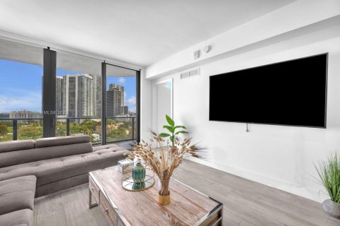 Condo in Miami, Florida, 1 bedroom  № 1961223 - photo 23