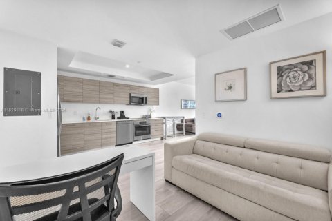 Condo in Miami, Florida, 1 bedroom  № 1961223 - photo 12