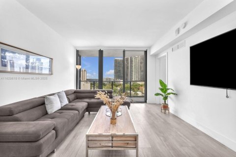 Condo in Miami, Florida, 1 bedroom  № 1961223 - photo 5