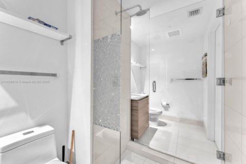 Condo in Miami, Florida, 1 bedroom  № 1961223 - photo 10