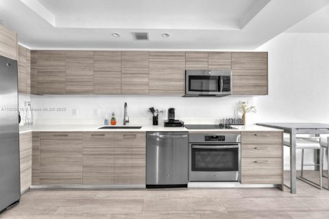 Condo in Miami, Florida, 1 bedroom  № 1961223 - photo 7