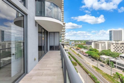 Condo in Miami, Florida, 1 bedroom  № 1961223 - photo 24