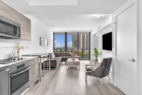Condo in Miami, Florida, 1 bedroom  № 1961223 - photo 13