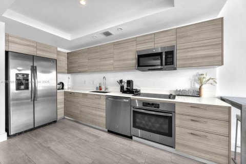 Condo in Miami, Florida, 1 bedroom  № 1961223 - photo 26