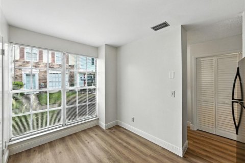 Touwnhouse à vendre à Tampa, Floride: 2 chambres, 117.15 m2 № 1909180 - photo 8