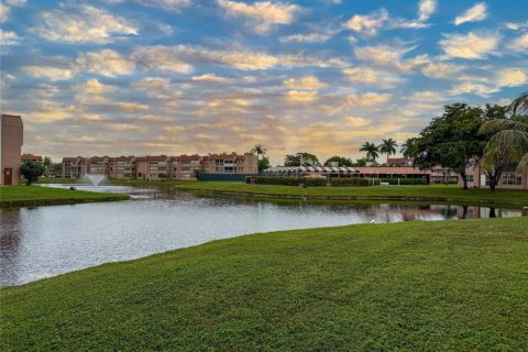 Copropriété à vendre à Sunrise, Floride: 2 chambres, 78.97 m2 № 2084431 - photo 4