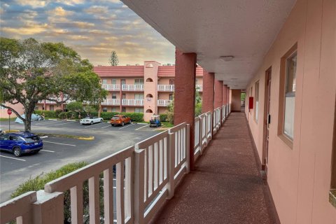 Copropriété à vendre à Sunrise, Floride: 2 chambres, 78.97 m2 № 2084431 - photo 6