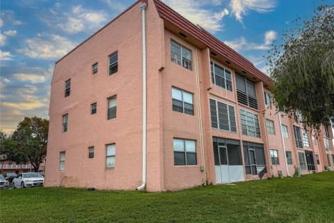 Copropriété à vendre à Sunrise, Floride: 2 chambres, 78.97 m2 № 2084431 - photo 2