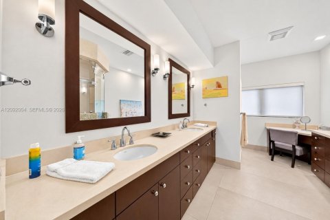 Villa ou maison à vendre à Fort Lauderdale, Floride: 6 chambres, 514.03 m2 № 2392404 - photo 17