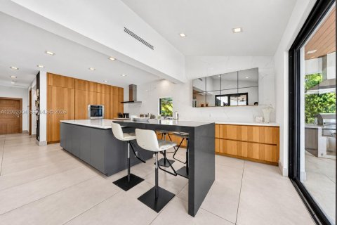 Villa ou maison à vendre à Fort Lauderdale, Floride: 6 chambres, 514.03 m2 № 2392404 - photo 12