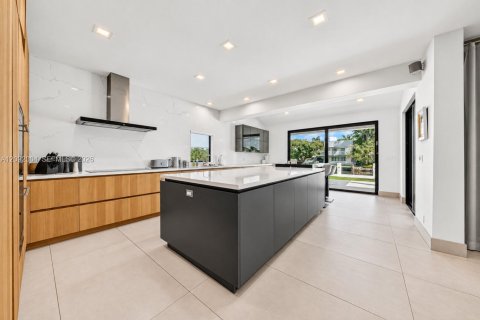 Villa ou maison à vendre à Fort Lauderdale, Floride: 6 chambres, 514.03 m2 № 2392404 - photo 11