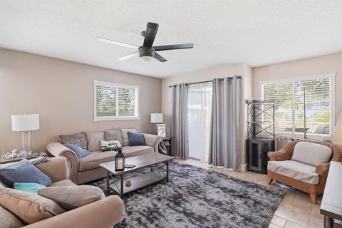 Townhouse in Jupiter, Florida 2 bedrooms, 120.96 sq.m. № 2246083 - photo 11