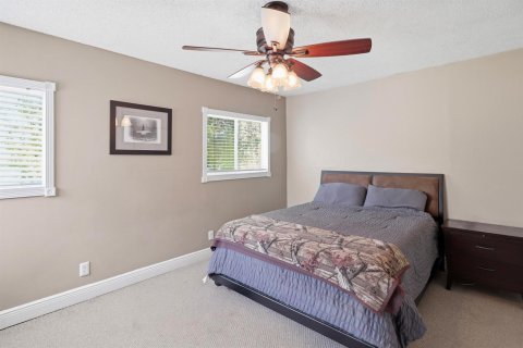 Townhouse in Jupiter, Florida 2 bedrooms, 120.96 sq.m. № 2246083 - photo 13