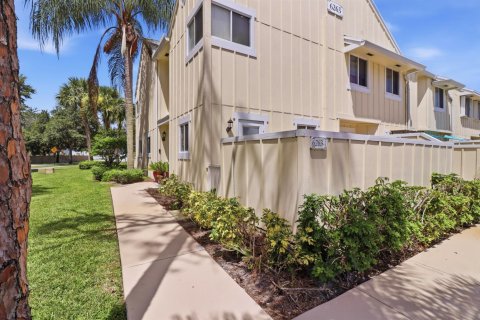 Townhouse in Jupiter, Florida 2 bedrooms, 120.96 sq.m. № 2246083