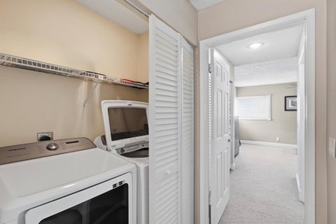 Townhouse in Jupiter, Florida 2 bedrooms, 120.96 sq.m. № 2246083 - photo 15