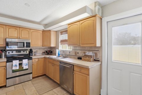 Townhouse in Jupiter, Florida 2 bedrooms, 120.96 sq.m. № 2246083 - photo 6