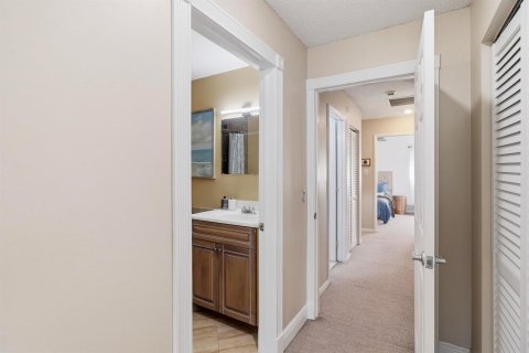 Townhouse in Jupiter, Florida 2 bedrooms, 120.96 sq.m. № 2246083 - photo 14
