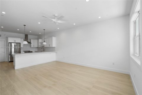 Townhouse in Islamorada, Village of Islands, Florida 3 bedrooms, 156.08 sq.m. № 1714478 - photo 13