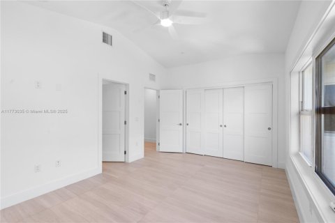 Townhouse in Islamorada, Village of Islands, Florida 3 bedrooms, 156.08 sq.m. № 1714478 - photo 29