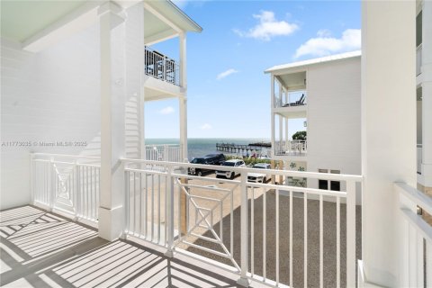 Townhouse in Islamorada, Village of Islands, Florida 3 bedrooms, 156.08 sq.m. № 1714478 - photo 19