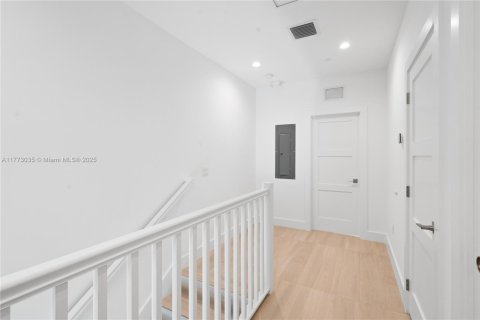 Townhouse in Islamorada, Village of Islands, Florida 3 bedrooms, 156.08 sq.m. № 1714478 - photo 26