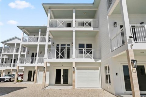 Townhouse in Islamorada, Village of Islands, Florida 3 bedrooms, 156.08 sq.m. № 1714478 - photo 3