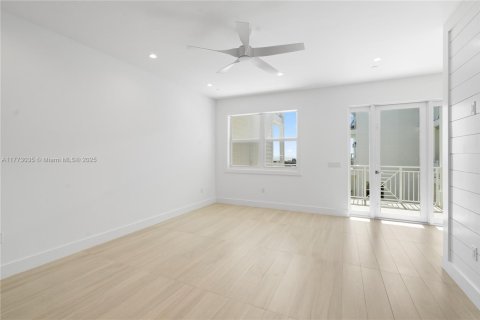 Townhouse in Islamorada, Village of Islands, Florida 3 bedrooms, 156.08 sq.m. № 1714478 - photo 11