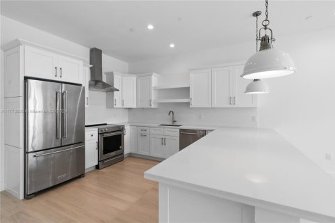 Townhouse in Islamorada, Village of Islands, Florida 3 bedrooms, 156.08 sq.m. № 1714478 - photo 10