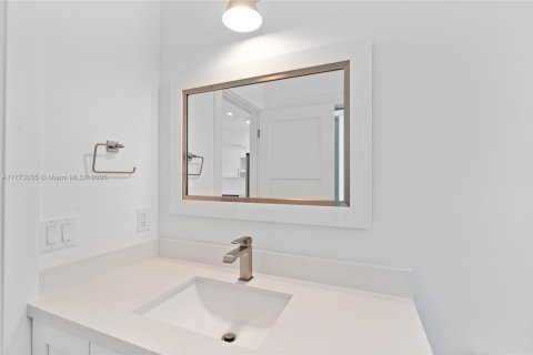 Townhouse in Islamorada, Village of Islands, Florida 3 bedrooms, 156.08 sq.m. № 1714478 - photo 24