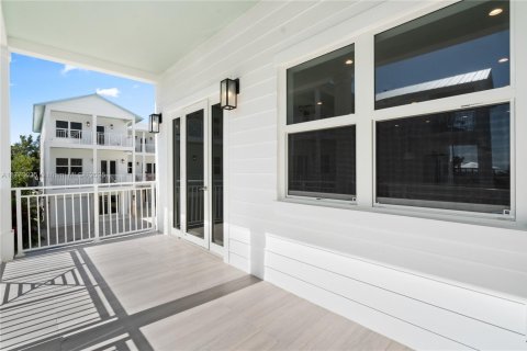 Townhouse in Islamorada, Village of Islands, Florida 3 bedrooms, 156.08 sq.m. № 1714478 - photo 18