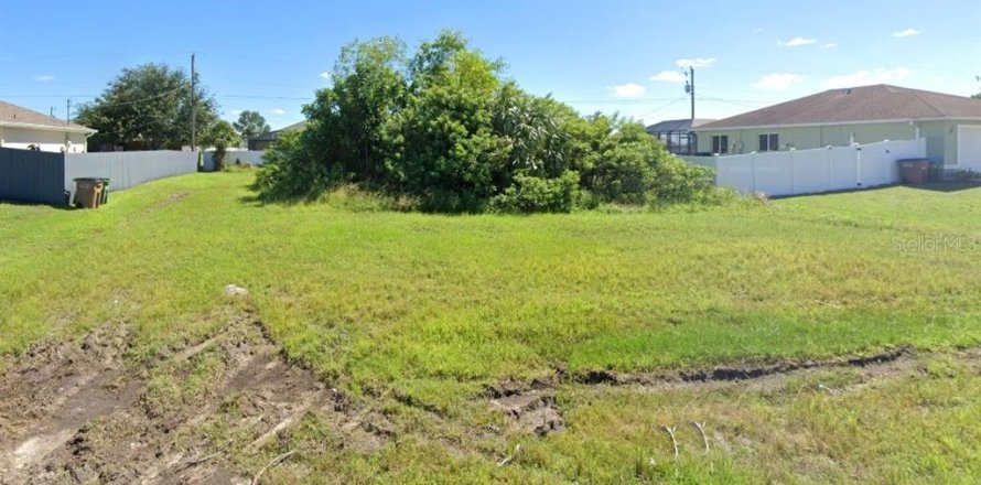 Land in Cape Coral, Florida № 2109050