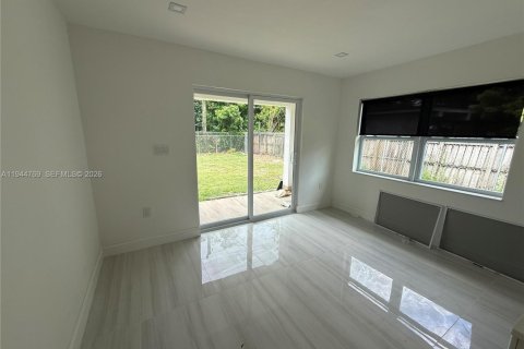 House in Homestead, Florida 3 bedrooms, 74.69 sq.m. № 2001475 - photo 8