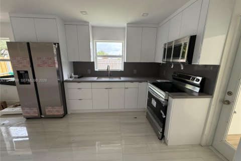 House in Homestead, Florida 3 bedrooms, 74.69 sq.m. № 2001475 - photo 6